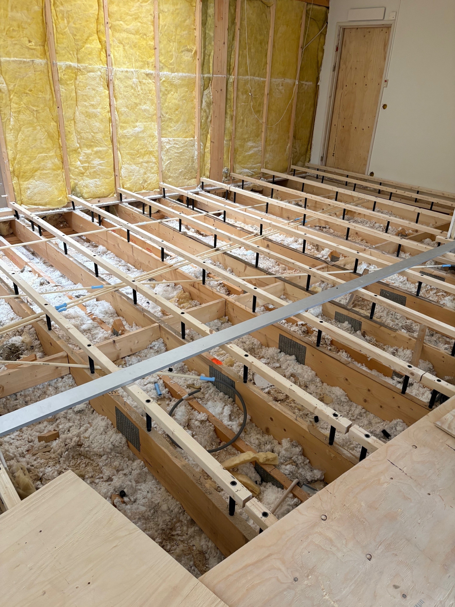 Uppreglat golv Hemtjänst Henån